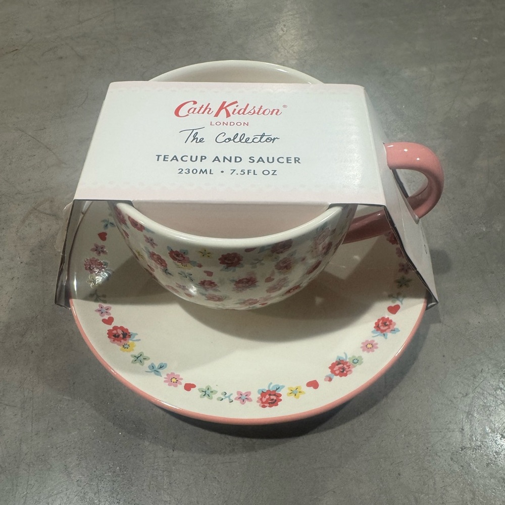 Cath Kidston “ the collector” Pink Floral Teacup and Saucer wirh pink handle🌸